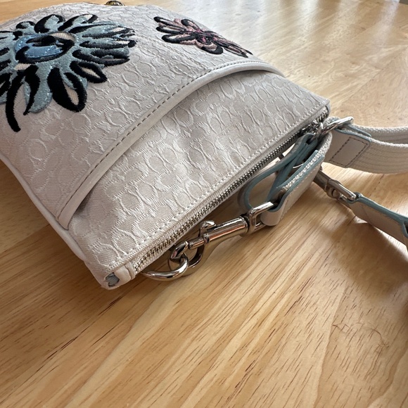 Coach Bee Bag - Picture 5 of 7